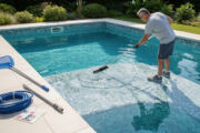 découvrez nos conseils pratiques pour entretenir facilement un bassin de piscine en mosaïque et préserver la beauté de votre espace aquatique.